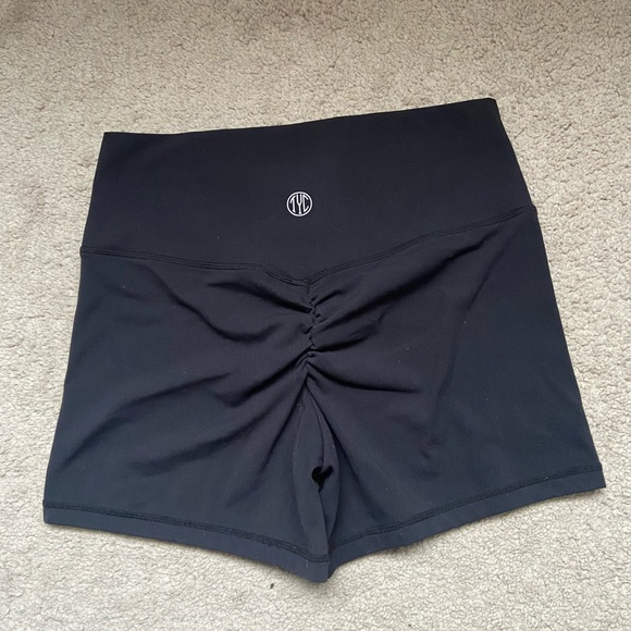 Til You Collapse Effortless Scrunch Bum Shorts Sz M - Picture 2 of 6